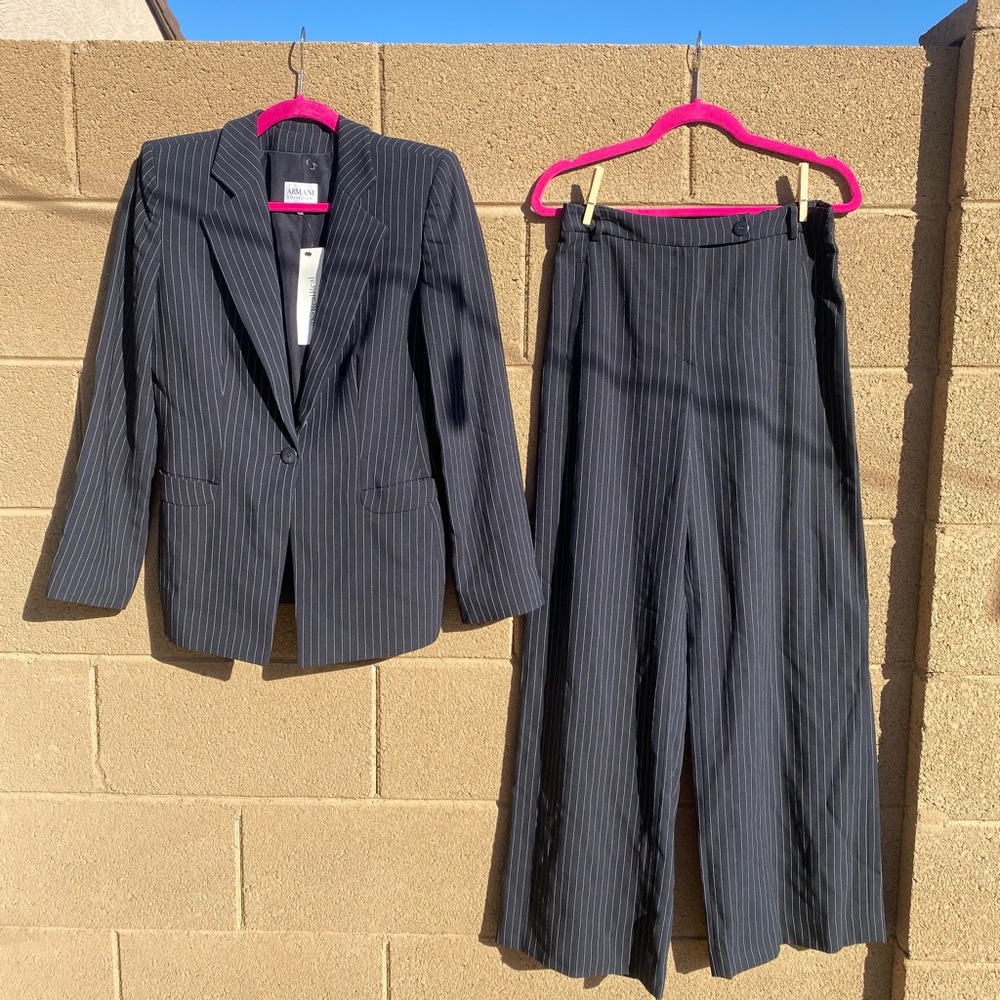 Armani Collezioni Women's Navy Pin-Stripe Single-Breasted Pant Suit sz44
